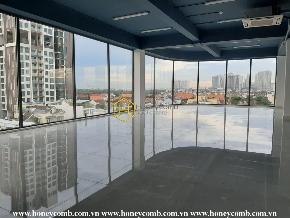 Create your brand new villa with this spacious and unfurnished villa in District 2