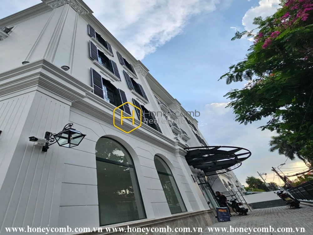 Create your brand new villa with this spacious and unfurnished villa in District 2