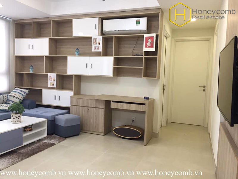 Căn hộ 2 phòng ngủ được trang bị nội thất đơn giản với tầm nhìn đẹp ở Masteri Thảo Điền cho thuê
