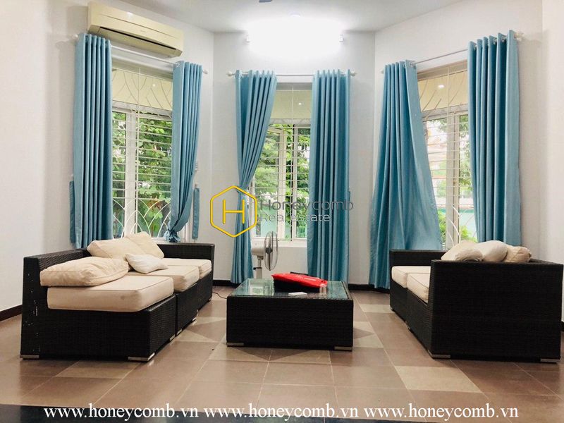 Look at this stunning transitional villa! Now for rent in District 2