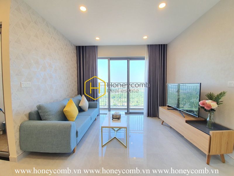 Bright light apartment with gorgeous ornamentations for rent in Palm Heights