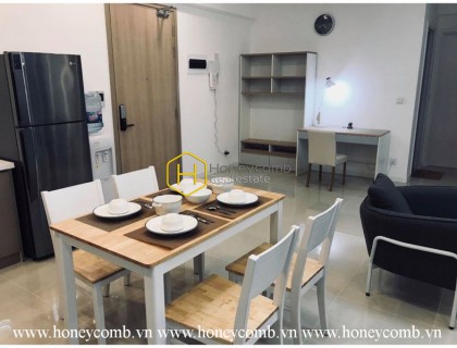 Live the urban lifestyle with this modern and luxurious apartment in Estella Heights for rent