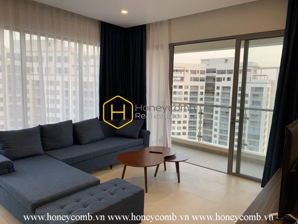 Phong cách sang trọng kết hợp với cách bài trí trung tính trong căn hộ Diamond Island này