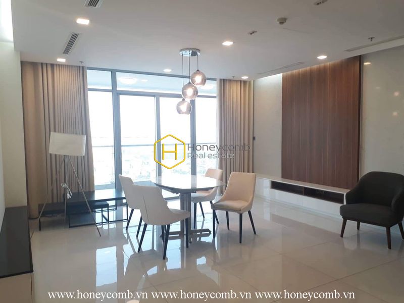 Khám phá quang cảnh thành phố rực rỡ với căn hộ 4 phòng ngủ tuyệt vời này tại Vinhomes Central Park