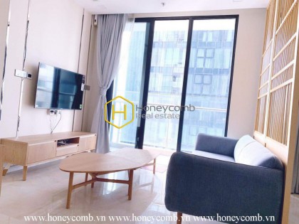 Còn gì tuyệt vời hơn căn hộ 2 phòng ngủ cùng tầm nhìn tuyệt đẹp cho thuê này tại Vinhomes Golden River
