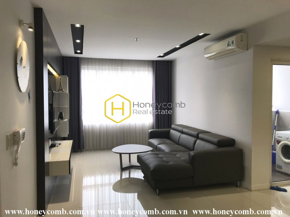 Minimalist in a retro art apartment in Tropic Garden for lease