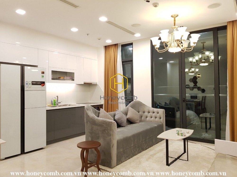 Căn hộ cho thuê với lối trang trí lấy cảm hứng từ các gam màu tối và rực rỡ ở Vinhomes Golden River