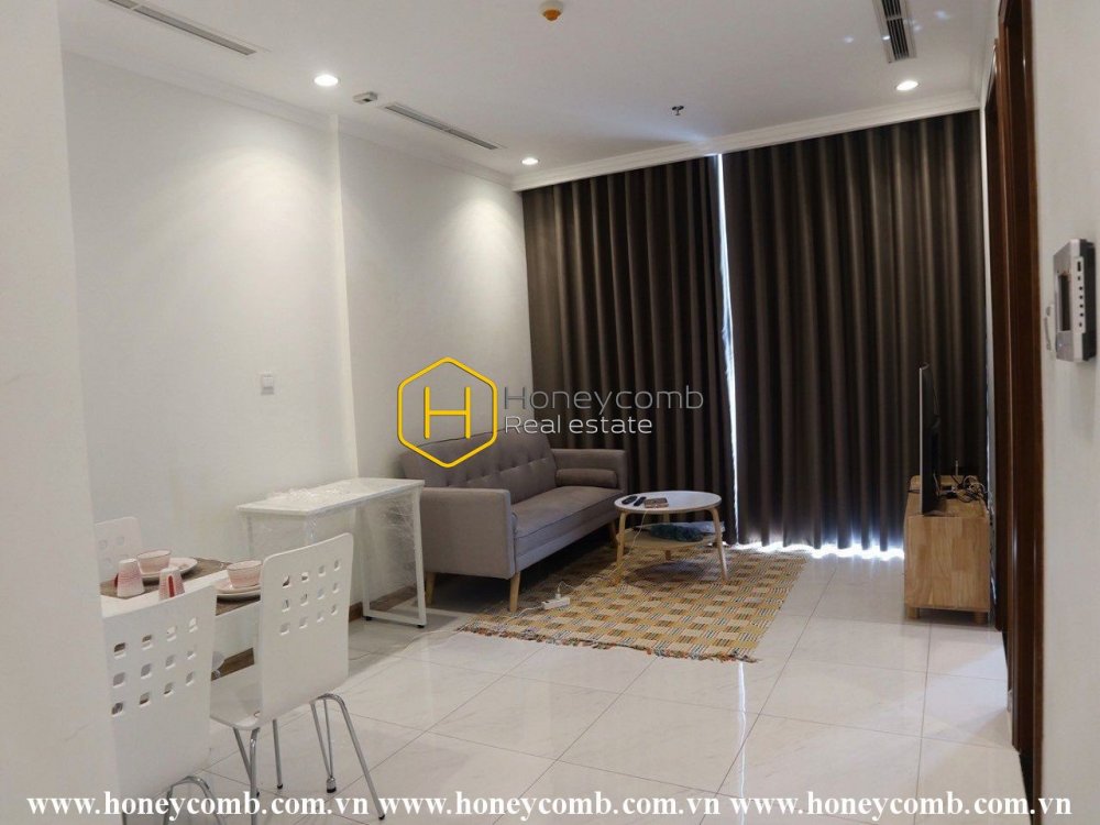 Căn hộ đẹp với nội thất mộc mạc cho thuê ở Vinhomes Central Park