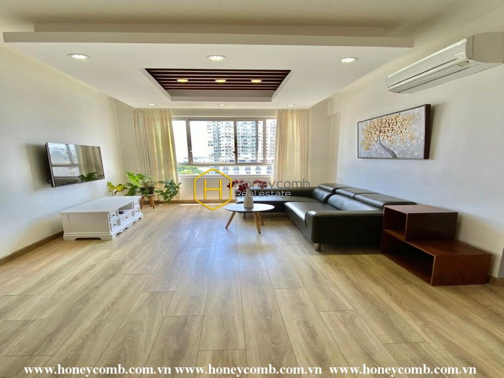 Ventilation with 2-bedroom apartment for rent in Tropic Garden