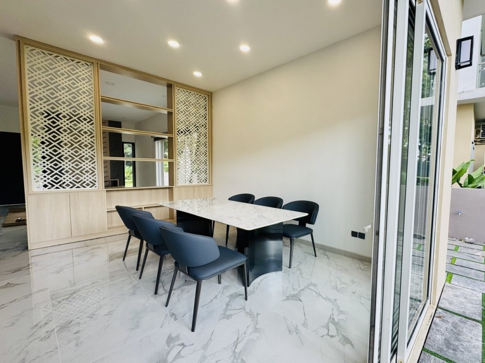 Villa tuyệt đẹp với phong cách sang trọng tinh tế với nội thất gỗ ở Palm Residence