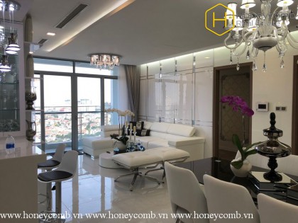 The 4 bedrooms-apartment is so luxurious and royal in Vinhomes Central Park 