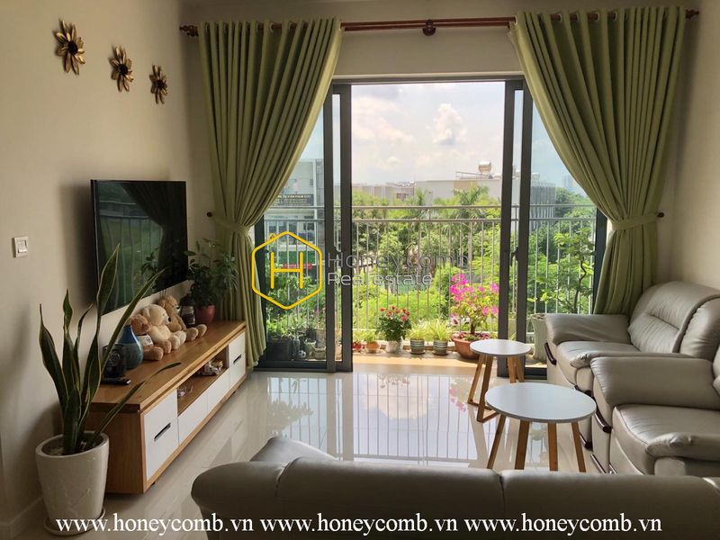 Retro-inspired apartment with chic and rustic design in Palm Heights