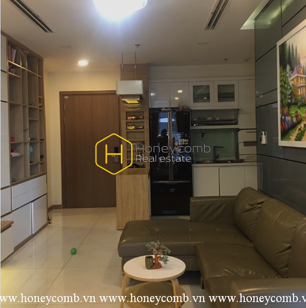 Căn hộ Vinhomes Central Park cho gia đình bạn - Thiết kế trẻ trung và tầm nhìn ra sông thoáng mát.