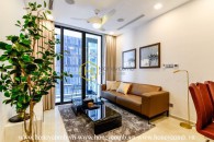 Những gì bạn có thể thấy đầu tiên ở căn hộ Vinhomes Golden River này là sự ấm áp và sang trọng ! Hiện cho thuê !