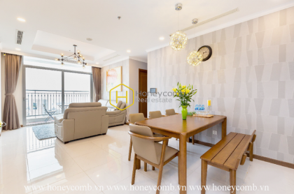 Feel the fresh morning with this stunning apartment in Vinhomes Central Park ! Await you now !