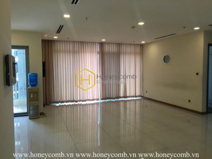 Amazing right ? Such a spacious and sun-filled apartment in Vinhomes Central Park for rent !