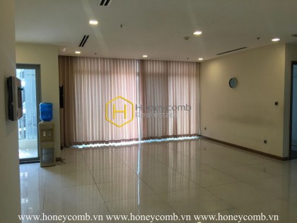 Amazing right ? Such a spacious and sun-filled apartment in Vinhomes Central Park for rent !