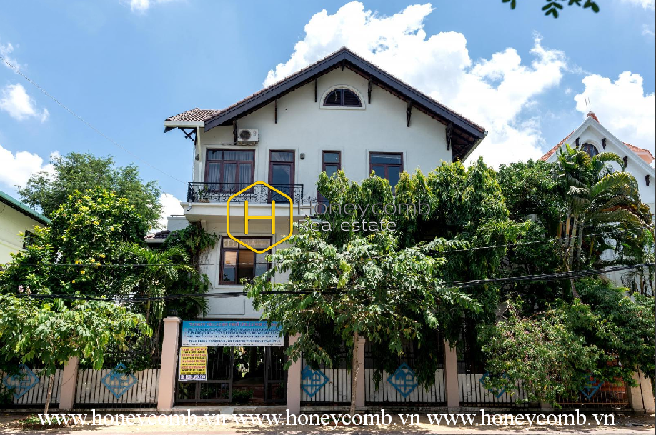 Elevate your mind with the flawless sophistication and beauty in this District 2 villa