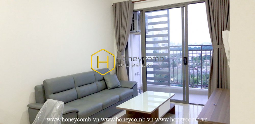 Impressed with the dark layouts in this The Sun Avenue apartment