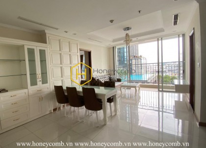 Get the chilled vibes through this exciting and palatial apartment in Vinhomes Central Park