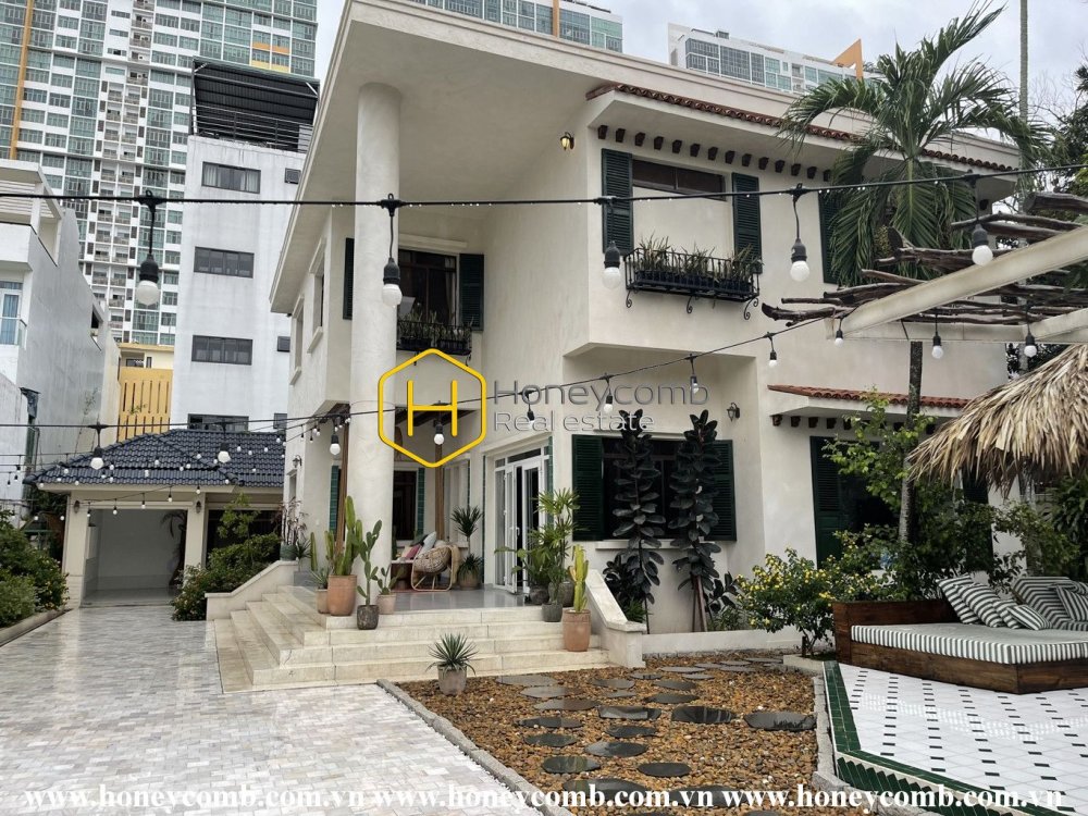 A classic villa in District 2 with gorgeous design and full amenities are waiting for you