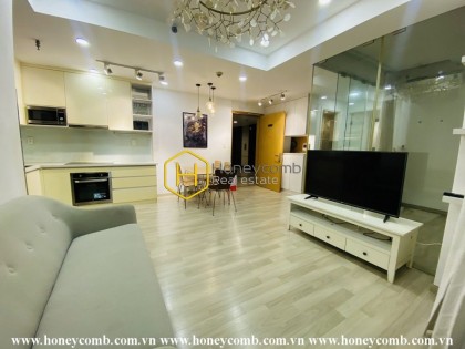 Căn hộ Masteri Thao Dien với gam màu tối sang trọng tạo nên một khoảnh khắc bất ngờ bằng vẻ đẹp tương phản