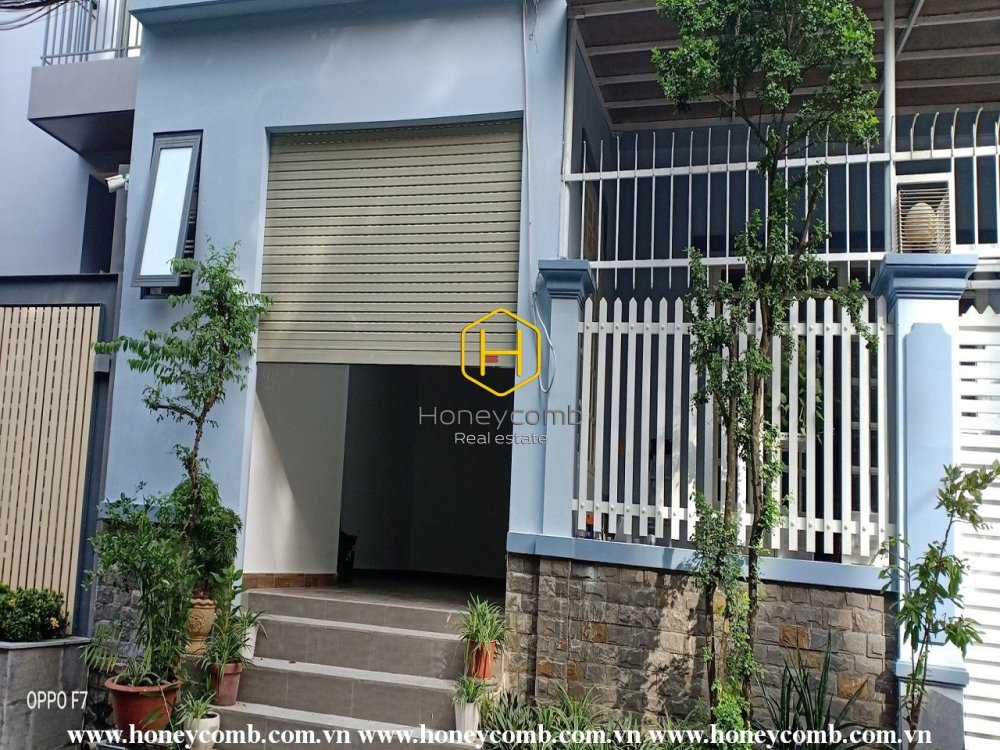 Create your brand new villa with this spacious and unfurnished villa in District 2