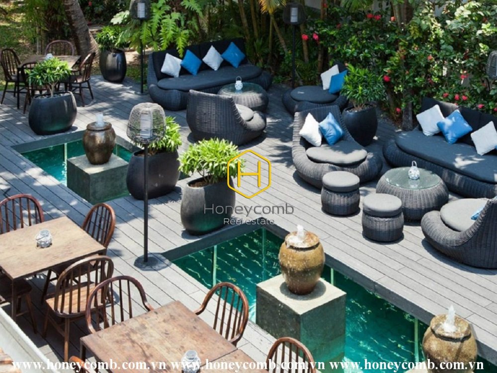 Bright and unfurnished villa with a garden and a pool is for rent in District 2