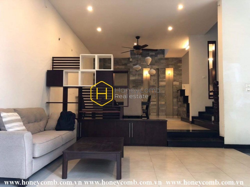 Hear the sound of art in this superior District 2 villa