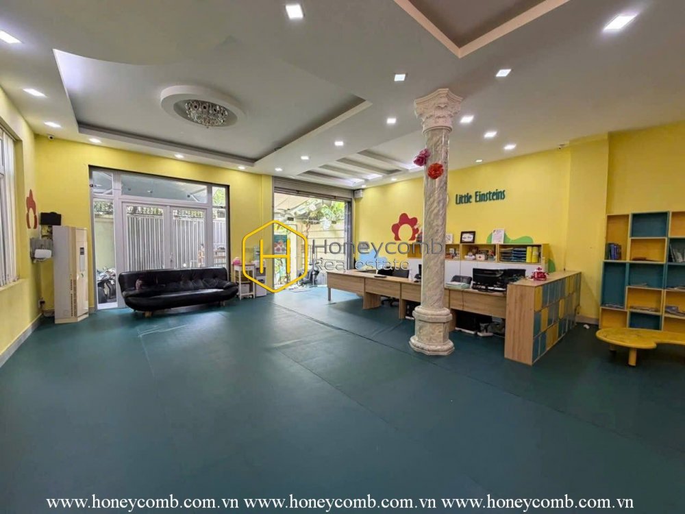 Let come and take a look at your dreamy house: stunning villa with delicate urban interiors in Thao Dien