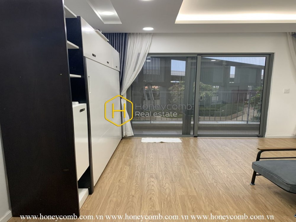 Căn hộ đầy ánh nắng với bố cục màu trắng chủ đạo và đẩy đủ nội thất cho thuê ở Masteri Thao Dien