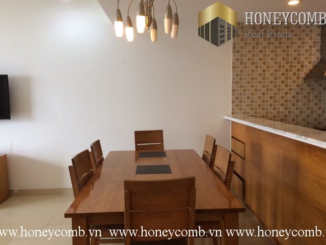 Three bedrooms apartment with good furniture in high floor.