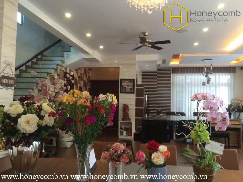 The 5 bedroom-villa with natural and fresh design at District 2