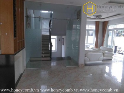 The 5 bedrooms-villa is very convenient at District 2