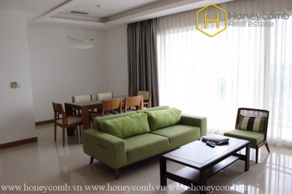 Simple style with 3 bedrooms apartment in Xi Riverview Palace for rent