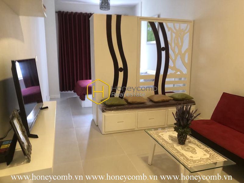 Căn hộ đơn giản mộc mạc với khung cảnh hồ bơi thoáng đãng ở Lexington