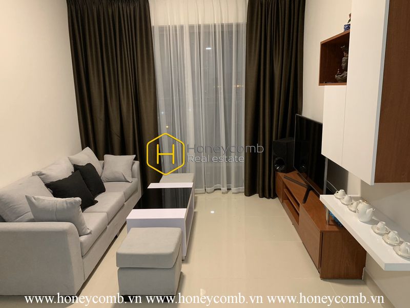 Căn hộ ấm cúng với đầy đủ nội thất kết hợp với tông màu ấm ở The Sun Avenue