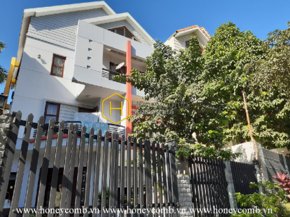 Feel the tranquilty: Spacious Space, High End class interiors in Villa for rent in District 2