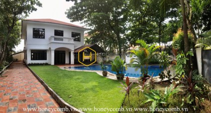 A stunning villa with gorgerous space and airy swimming pool and garden in District 2
