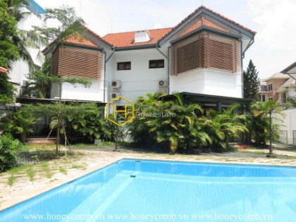 Gorgerous villa with fully amenities interfuse with airy garden and swimming pool in District 2