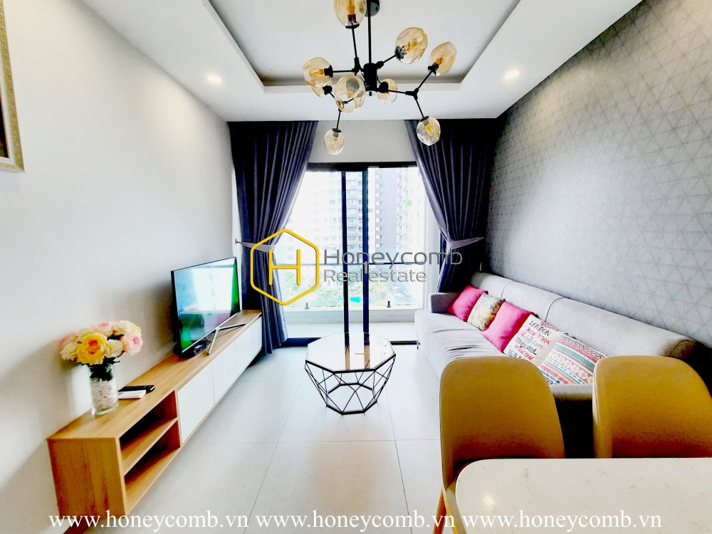 Welcome the sun everyday in the stunning New City apartment