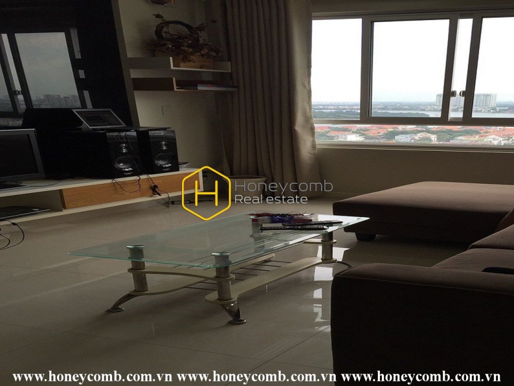 No flaw can be found in this gorgeous Tropic Garden apartment