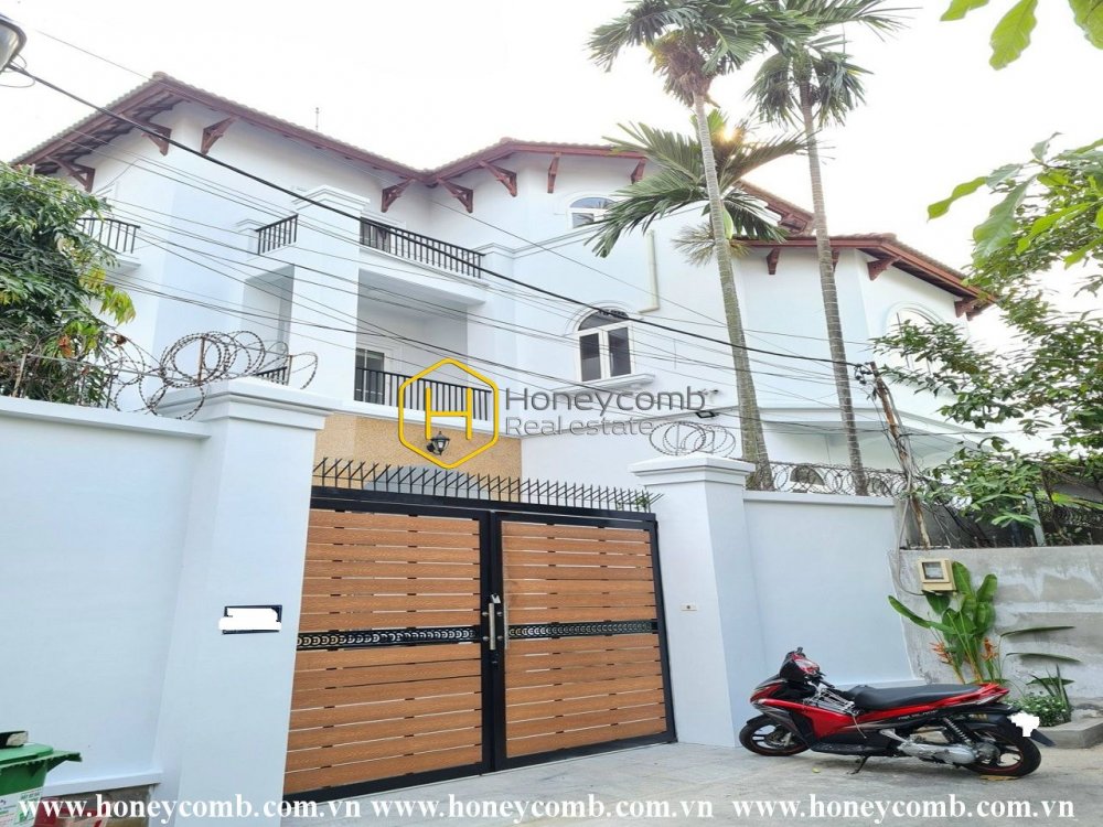 Attractive villa in District 2 with perfect swimming pool