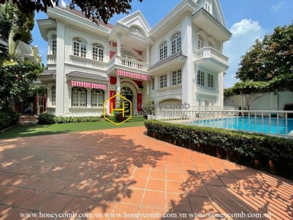 This inspiring architecture and stunning villa in Thao Dien will not make you disappointed