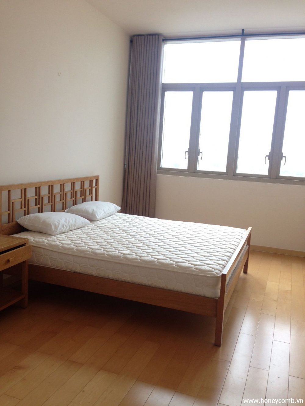 Cho thuê căn hộ The Vista, 2 phòng ngủ, nội thất đơn giản