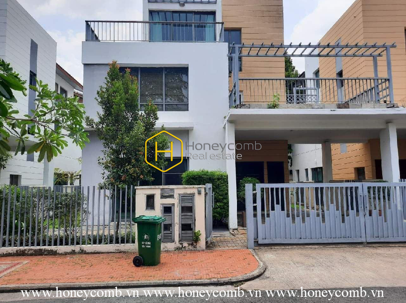 Let's inspire your creation with this unfurnished and shiny Villa in District 2