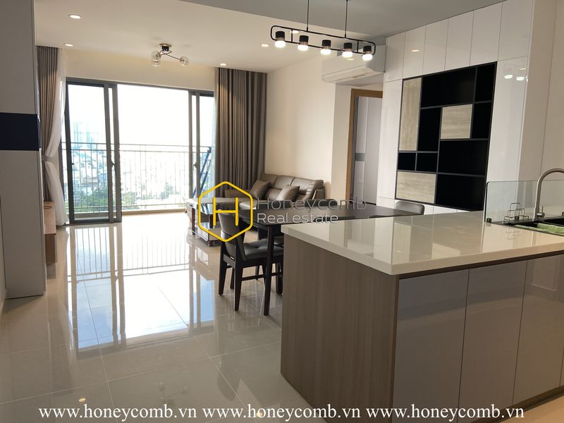 Calm down and feel the elegant beauty of this Palm Heights apartment