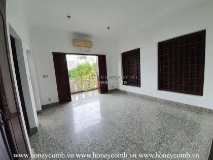 An extremely spacious villa with no furniture is waiting for you to decorate in District  2