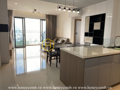 Calm down and feel the elegant beauty of this Palm Heights apartment