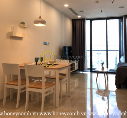 An adorable apartment in Vinhomes Golden River is great choice for you